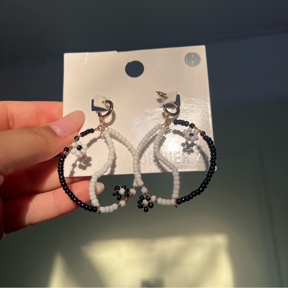 FOREVER21 Black & White Peace Flower Beaded Gold Dangly Hoop Lightweight Earring - Picture 5 of 15